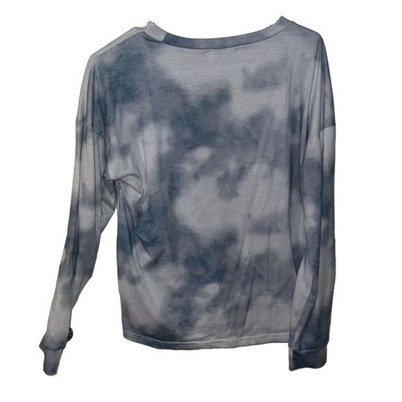 𝅺SIZE small blue and white tie-dye long sleeve tee - Picture 2 of 3